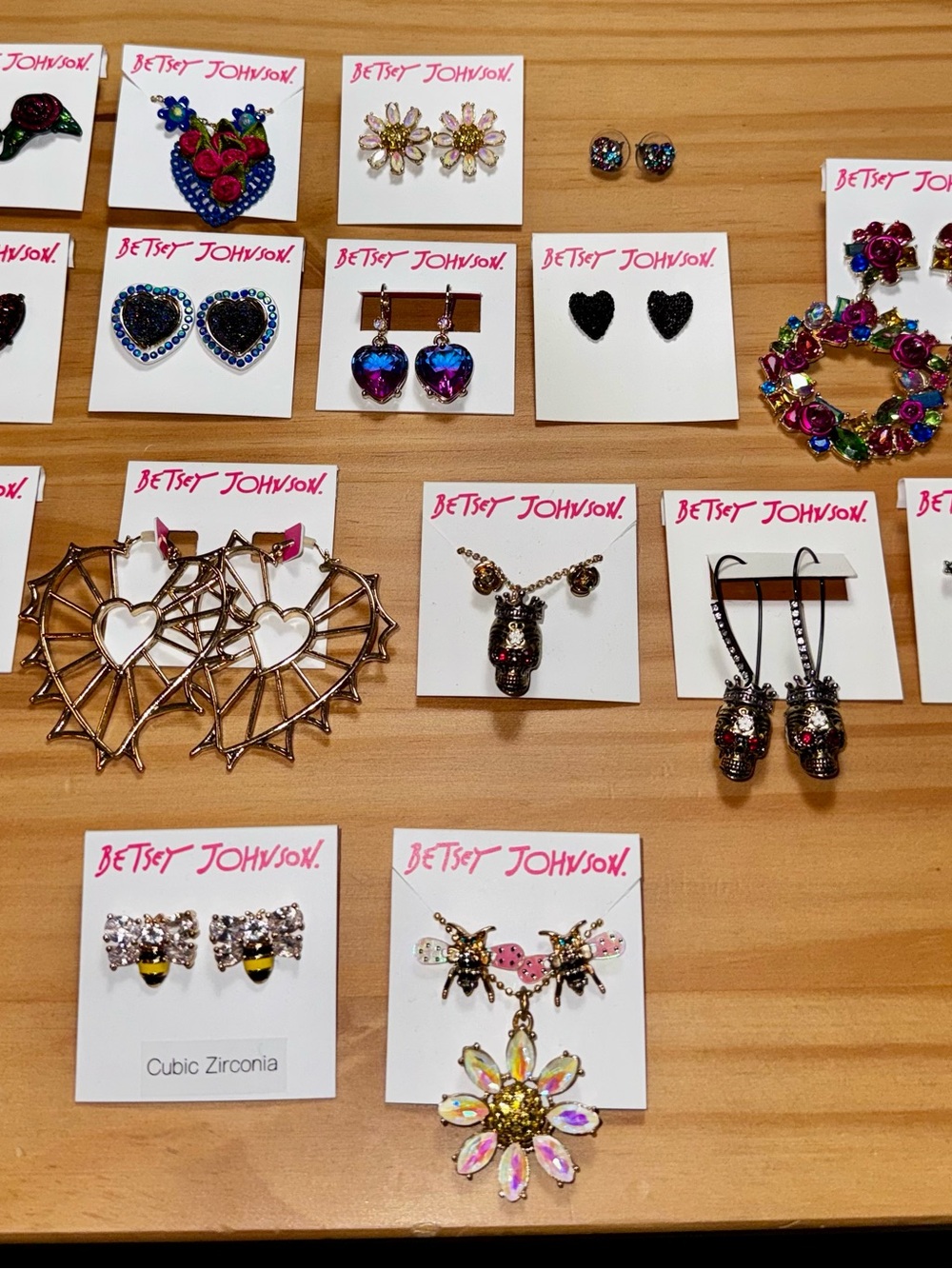 16 Sets of Authentic Betsey Johnson Jewelry: Earrings, Necklaces, Matching Pairs - Picture 10 of 14